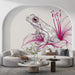 Un salon moderne avec un papier peint artistique représentant une grenouille stylisée sur une fleur aux teintes rose et blanche, créant une ambiance vivante et originale.