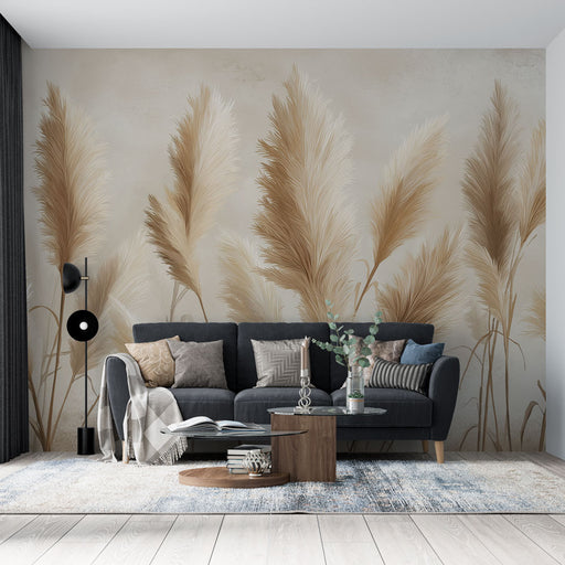 Un salon moderne avec un papier peint représentant des herbes pampas dans des teintes beige et doré, créant une atmosphère douce et naturelle.