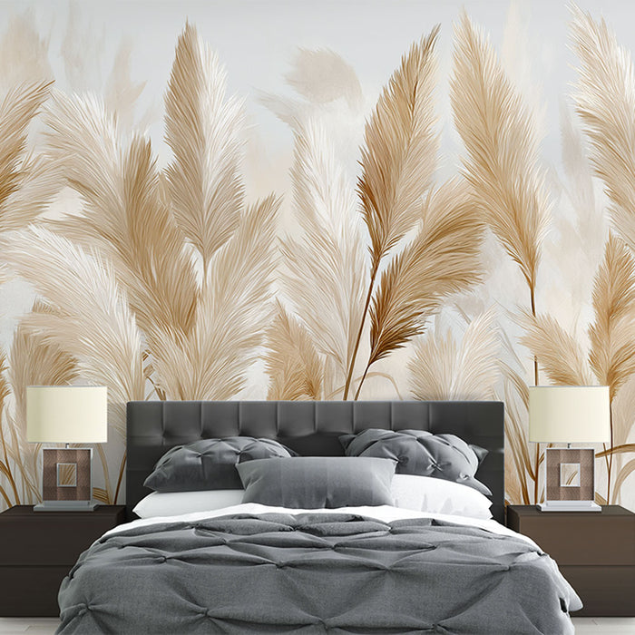 Une chambre moderne avec un papier peint aux motifs de grandes herbes pampas dans des teintes beiges et dorées, créant une atmosphère douce et apaisante.