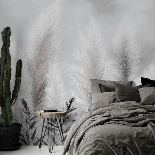 Une chambre moderne avec un papier peint représentant de grandes plumes délicates dans des teintes grises, créant une atmosphère apaisante et élégante.