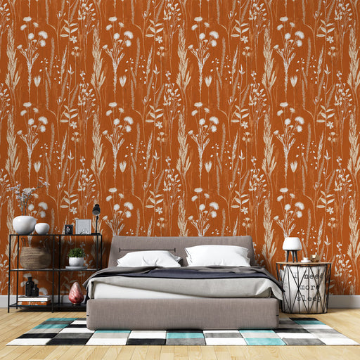 Une chambre moderne avec un papier peint floral terracotta aux motifs délicats de fleurs blanches, créant une atmosphère chaleureuse et accueillante.