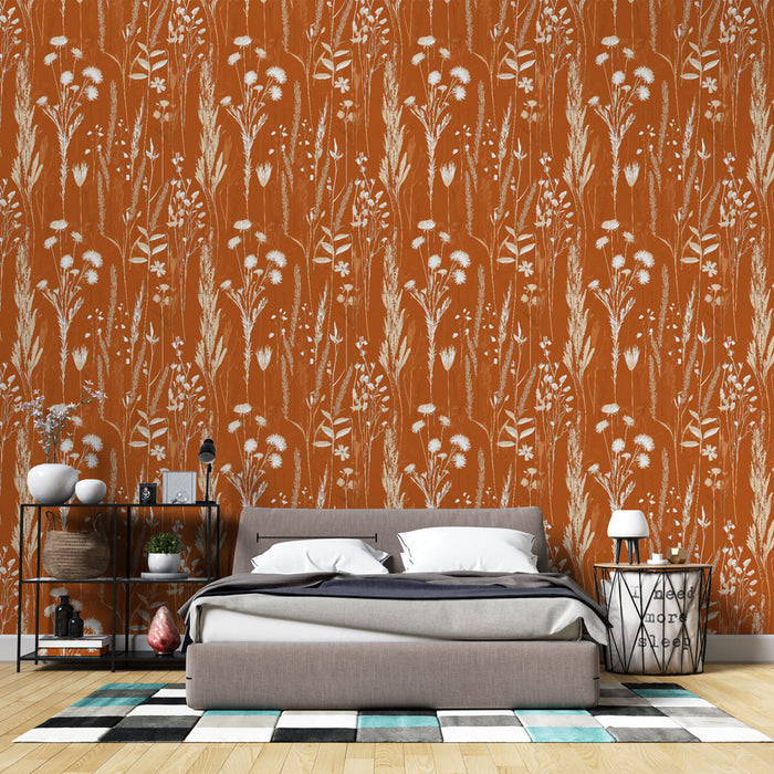 Une chambre moderne avec un papier peint floral terracotta aux motifs délicats de fleurs blanches, créant une atmosphère chaleureuse et accueillante.