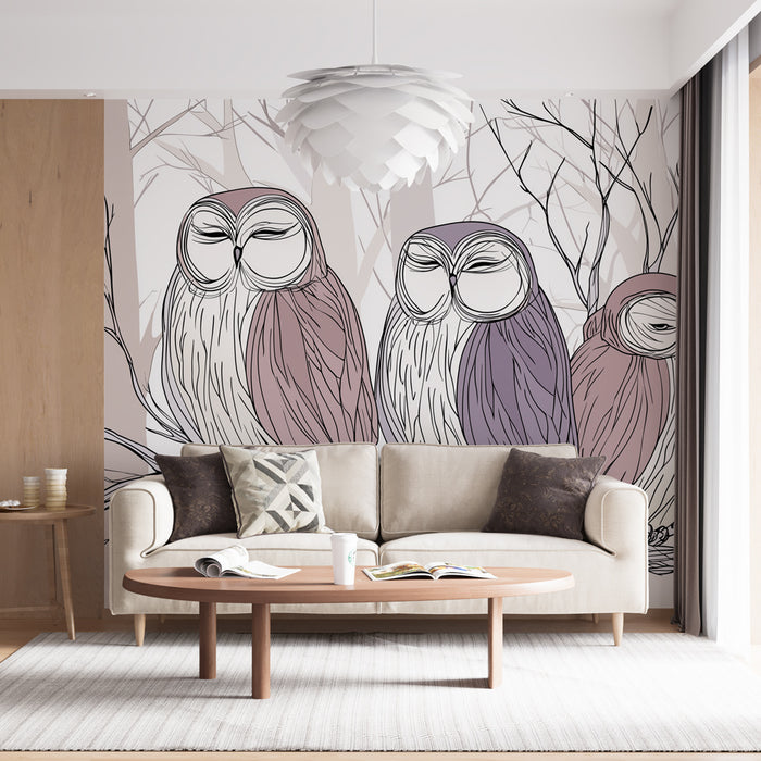 Un salon moderne avec un papier peint illustrant des hiboux aux teintes douces de mauve et beige, créant une ambiance apaisante et artistique.