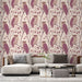 Un salon moderne avec un papier peint illustrant des hiboux aux teintes mauves et beige sur fond clair, créant une ambiance chaleureuse et accueillante.