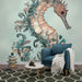 Papier peint hippocampe design floral et aquatique en couleurs pastel pour salon moderne
