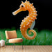 Papier peint hippocampe élégant avec hippocampe orange vibrant pour décoration murale moderne.