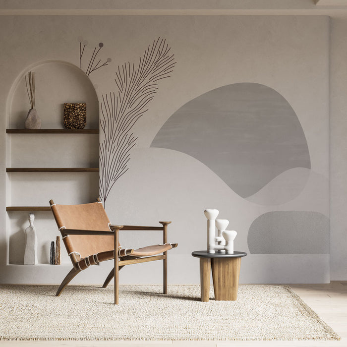 Une pièce moderne avec un papier peint abstrait aux nuances de gris, évoquant des formes organiques et une atmosphère apaisante et minimaliste.