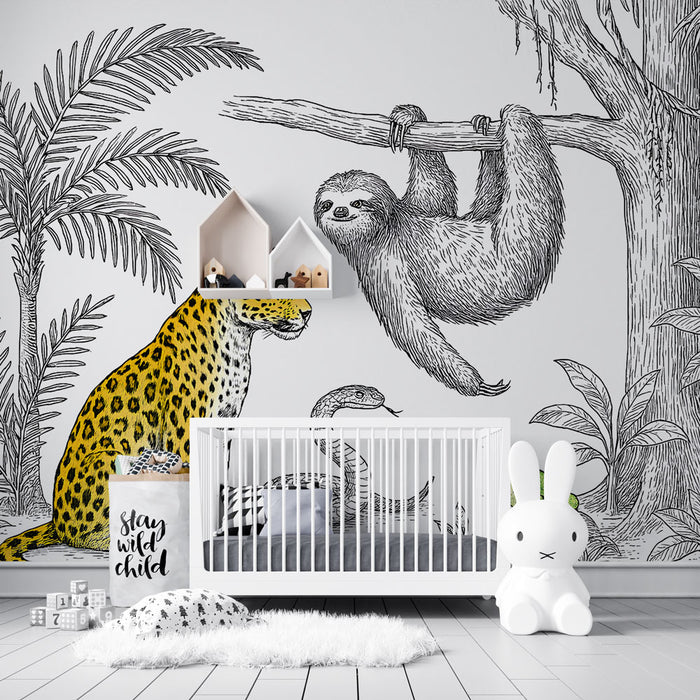 Une chambre d'enfant avec un papier peint illustratif représentant un paresseux, un jaguar et des éléments végétaux, créant une ambiance ludique et sauvage.