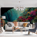 Une pièce de vie moderne avec un papier peint représentant une végétation luxuriante aux teintes vibrantes de vert et de rose, créant une atmosphère apaisante et immersive.