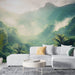 Papier peint jungle forêt luxuriante avec montagnes brumeuses pour salon moderne