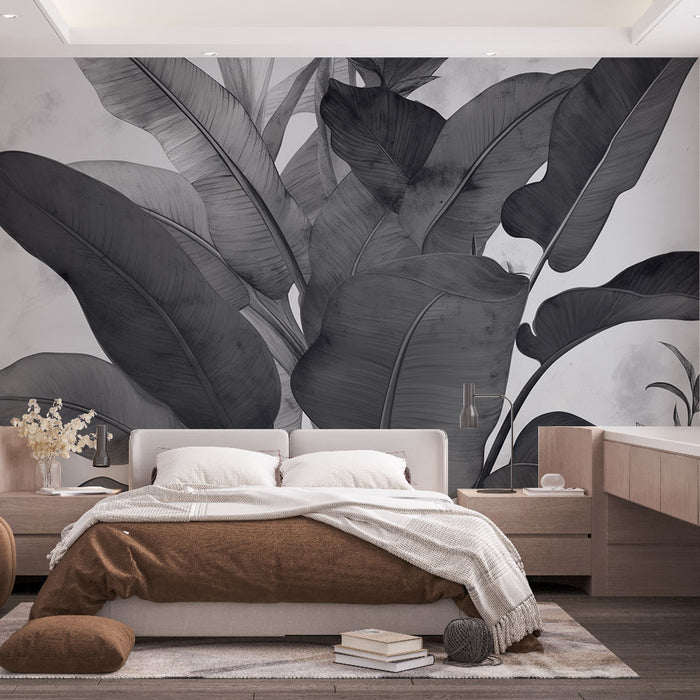 Une chambre moderne avec un papier peint noir et blanc représentant de grandes feuilles exotiques, créant une ambiance élégante et apaisante.