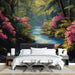 Une chambre apaisante avec un papier peint tropical représentant un ruisseau entouré de feuillages luxuriants et de fleurs roses éclatantes.