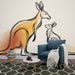 Une pièce de vie accueillante avec un papier peint illustrant des kangourous stylisés dans des teintes chaudes, créant une ambiance artistique et chaleureuse.