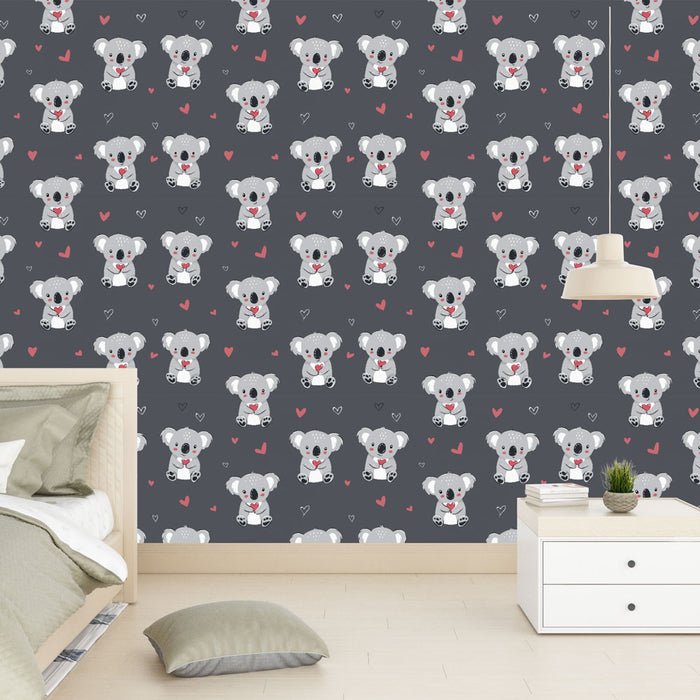 Une chambre enfantine avec un papier peint ludique représentant des koalas mignons sur fond gris, créant une atmosphère joyeuse et chaleureuse.
