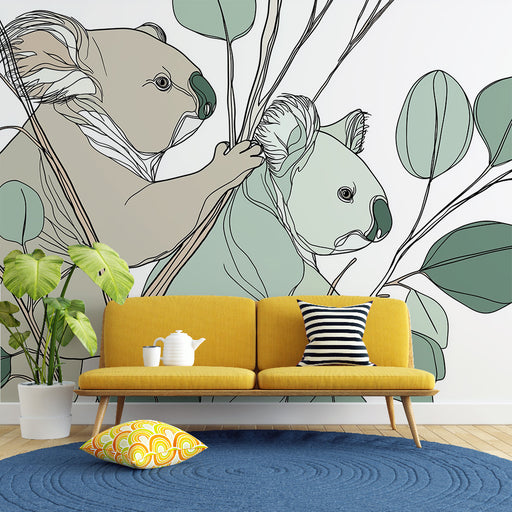 Un salon moderne avec un papier peint illustratif représentant des koalas aux teintes douces de vert et beige, créant une atmosphère apaisante et naturelle.