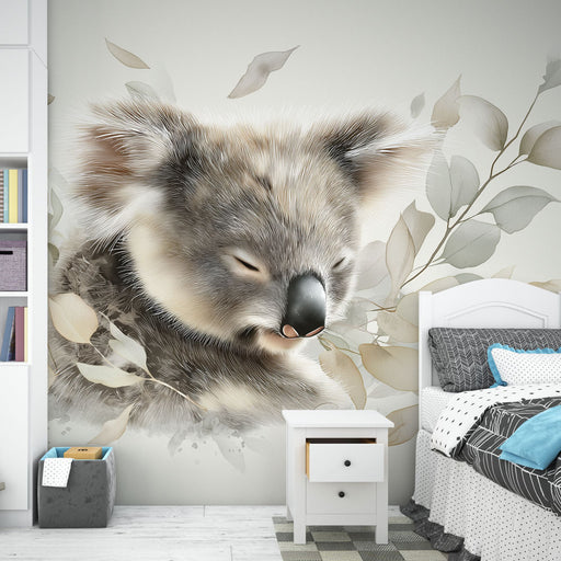 Une chambre moderne avec un papier peint représentant un koala endormi entouré de feuilles délicates, créant une ambiance douce et apaisante.
