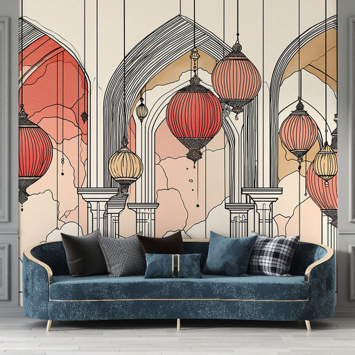 Une pièce élégante avec un papier peint représentant des arches stylisées et des lanternes colorées dans des teintes chaudes, créant une ambiance chaleureuse et accueillante.
