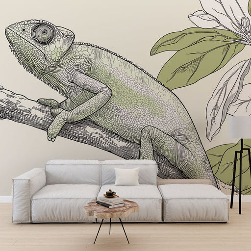 Une pièce moderne avec un papier peint illustrant un iguane stylisé sur une branche, entouré de grandes feuilles vertes, créant une ambiance naturelle et artistique.