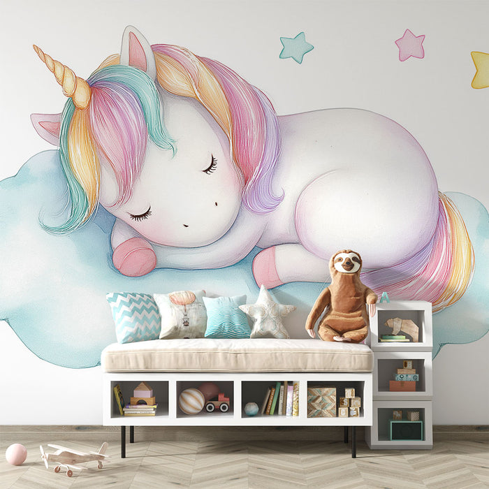 Une chambre d'enfant avec un papier peint illustrant une licorne endormie sur un nuage, aux couleurs pastel douces et apaisantes.