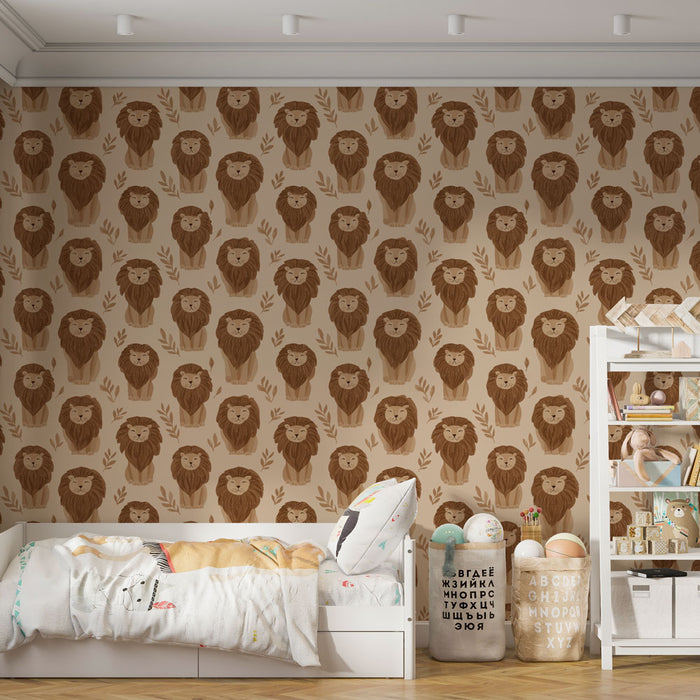Une chambre d'enfant avec un papier peint ludique représentant des lions stylisés sur fond beige, créant une atmosphère chaleureuse et joyeuse.