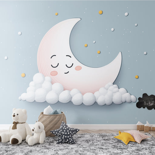 Une chambre d'enfant avec un papier peint illustrant une lune souriante entourée de nuages et d'étoiles, créant une ambiance douce et rêveuse.