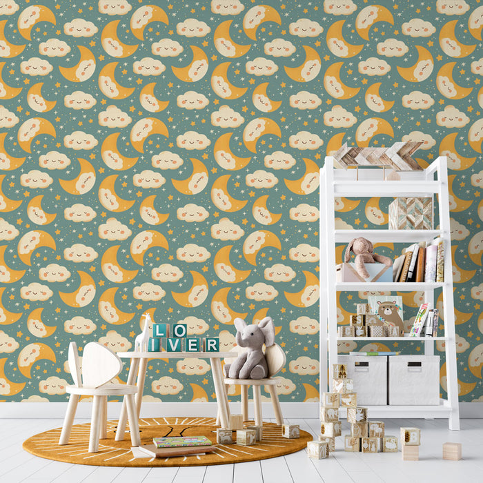 Une chambre d'enfant avec un papier peint bleu clair orné de lunes souriantes et de nuages doux, créant une ambiance joyeuse et rêveuse.