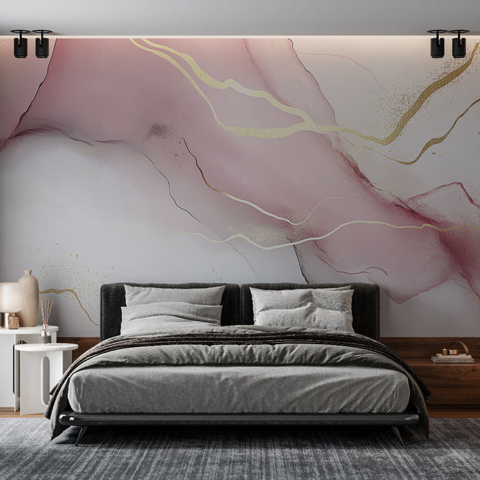 Une chambre moderne avec un papier peint abstrait aux nuances de rose et or, créant une ambiance douce et élégante.