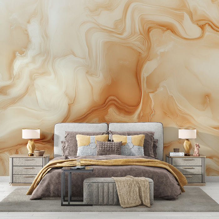 Une chambre élégante avec un papier peint aux nuances chaudes de beige et d'orange, évoquant des formes fluides et une atmosphère apaisante.