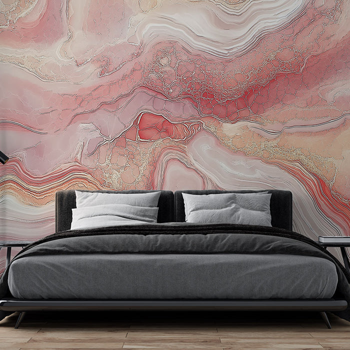 Une chambre moderne avec un papier peint abstrait aux nuances de rose et beige, créant une atmosphère douce et chaleureuse.