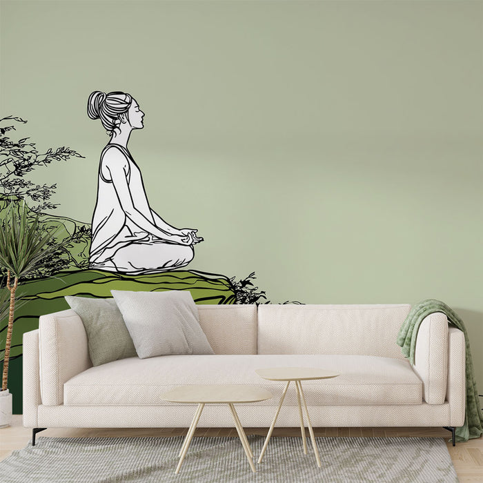Une pièce lumineuse avec un papier peint représentant une silhouette méditative sur fond vert doux, créant une atmosphère apaisante et zen.