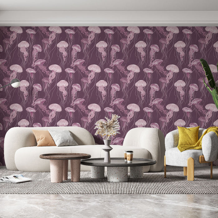 Un salon moderne avec un papier peint représentant des méduses sur fond violet, créant une ambiance marine et artistique.
