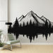 Une pièce moderne avec un papier peint représentant des montagnes stylisées en noir et blanc, créant une ambiance naturelle et apaisante.