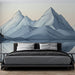 Une chambre moderne avec un papier peint représentant des montagnes stylisées en nuances de bleu, créant une atmosphère sereine et apaisante.