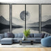 Un salon moderne avec un papier peint représentant des montagnes en dégradé de gris et un grand soleil, créant une ambiance sereine et contemplative.