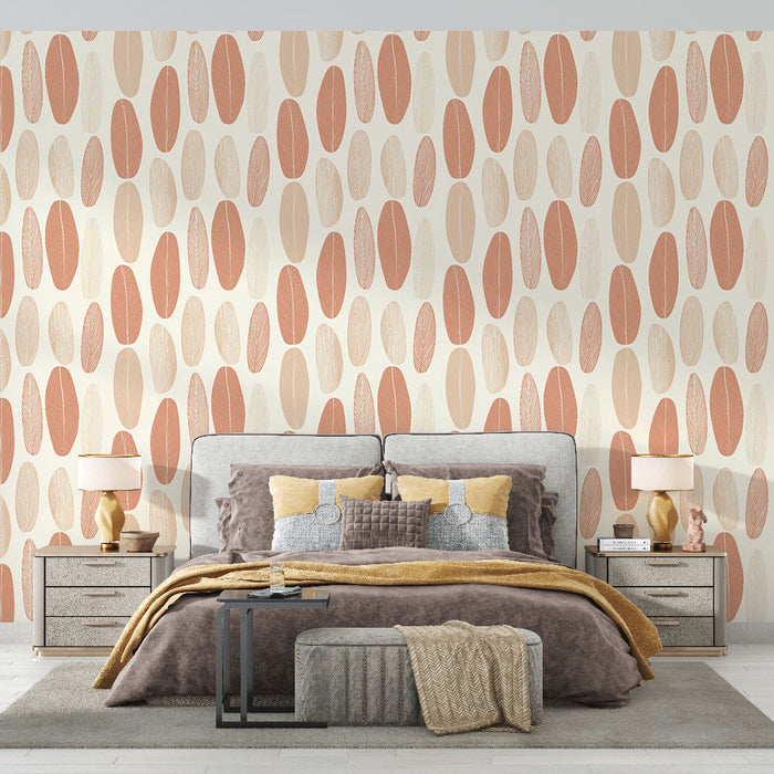 Une chambre élégante avec un papier peint aux motifs de feuilles en teintes terracotta et crème, créant une ambiance chaleureuse et naturelle.