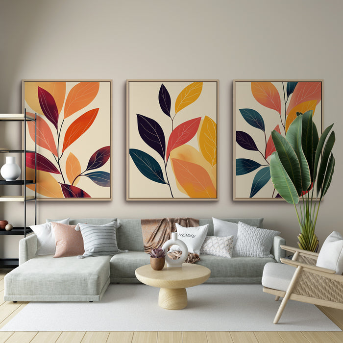 Un salon moderne avec un papier peint aux motifs de feuilles stylisées dans des teintes chaudes et automnales, créant une atmosphère accueillante et artistique.