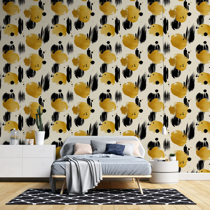 Une chambre moderne avec un papier peint artistique aux motifs abstraits en jaune et noir sur fond clair, créant une ambiance dynamique et chaleureuse.