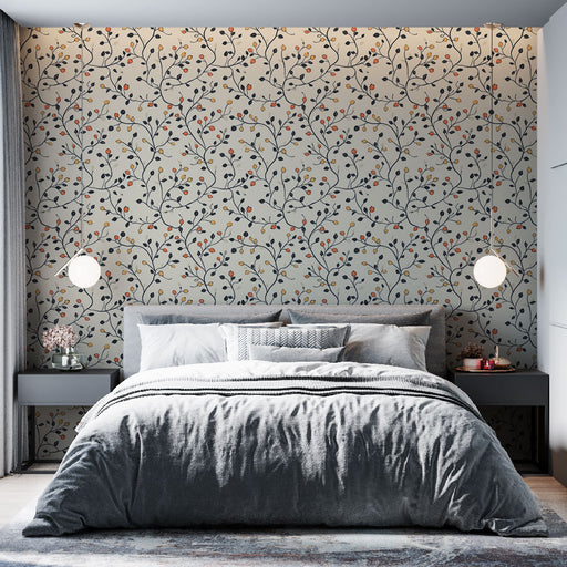 Une chambre moderne avec un papier peint floral aux motifs de branches délicates et colorées sur fond clair, créant une ambiance chaleureuse et accueillante.
