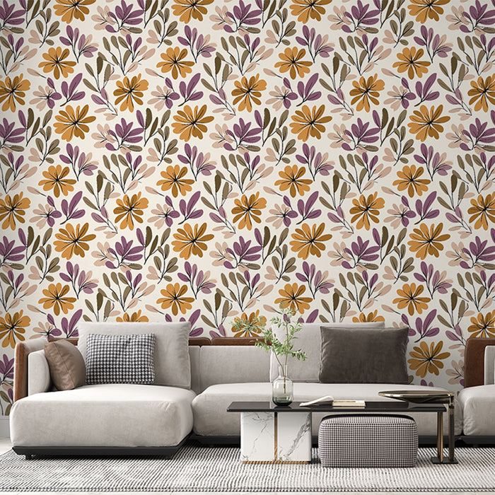 Un salon moderne avec un papier peint floral aux motifs colorés de fleurs jaunes, violettes et vertes sur fond clair, créant une atmosphère chaleureuse et accueillante.