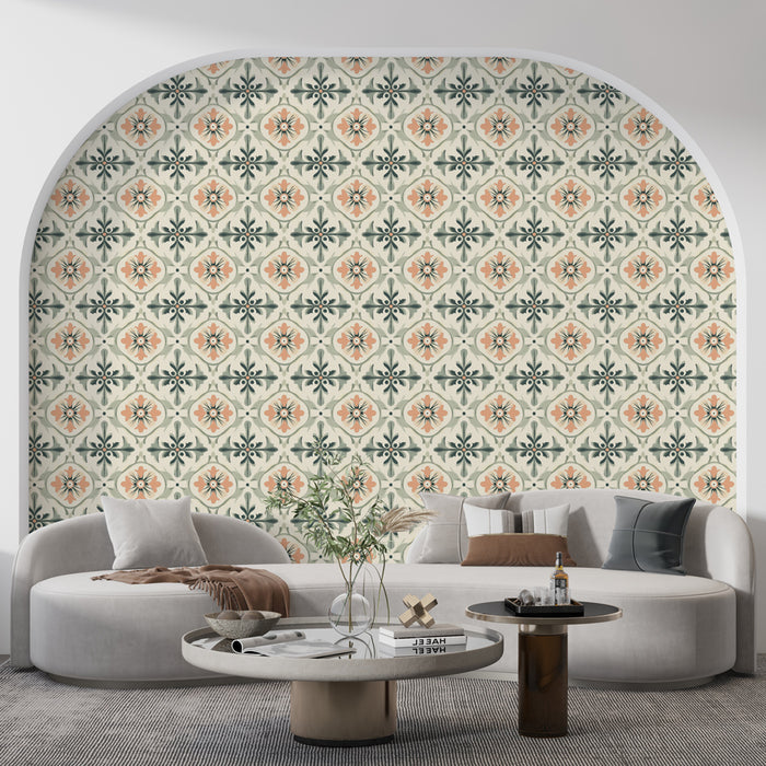 Un salon élégant avec un papier peint aux motifs floraux et géométriques dans des teintes douces de rose et vert, créant une ambiance chaleureuse et accueillante.