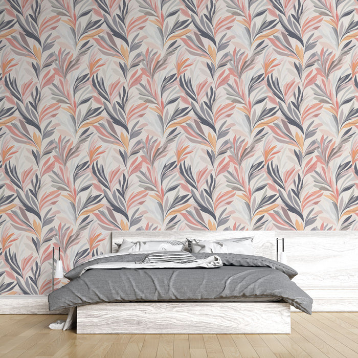 Une chambre moderne avec un papier peint floral aux motifs de feuilles colorées dans des teintes douces de rose, gris et beige, créant une atmosphère chaleureuse et accueillante.