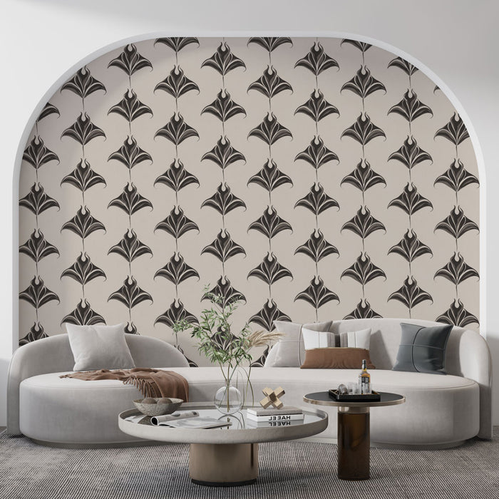 Un salon moderne avec un papier peint aux motifs floraux stylisés en noir sur fond beige, créant une ambiance élégante et sophistiquée.