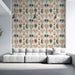 Un salon moderne avec un papier peint floral aux motifs stylisés de fleurs et feuilles dans des teintes douces de rose, vert et beige, créant une ambiance chaleureuse et accueillante.