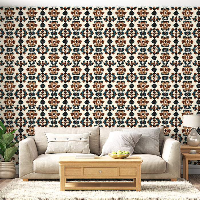 Un salon lumineux avec un papier peint floral aux motifs marron et bleu, sur fond clair, créant une ambiance chaleureuse et accueillante.