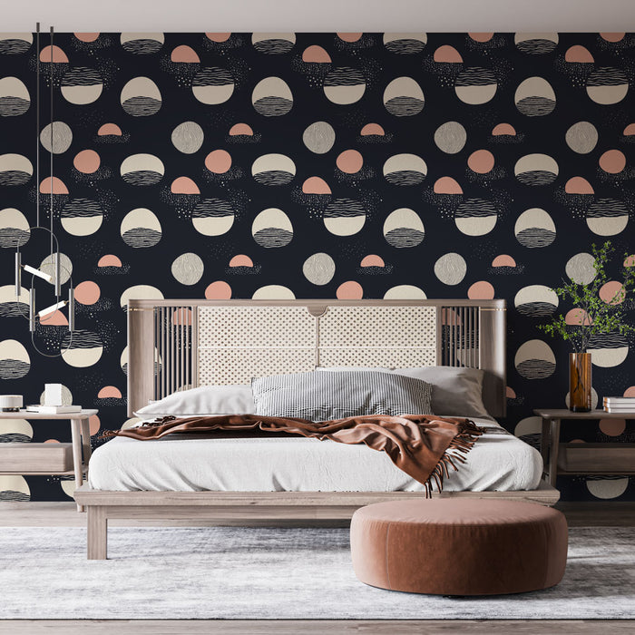 Une chambre moderne avec un papier peint graphique noir orné de cercles pastel et de motifs abstraits, créant une atmosphère artistique et chaleureuse.