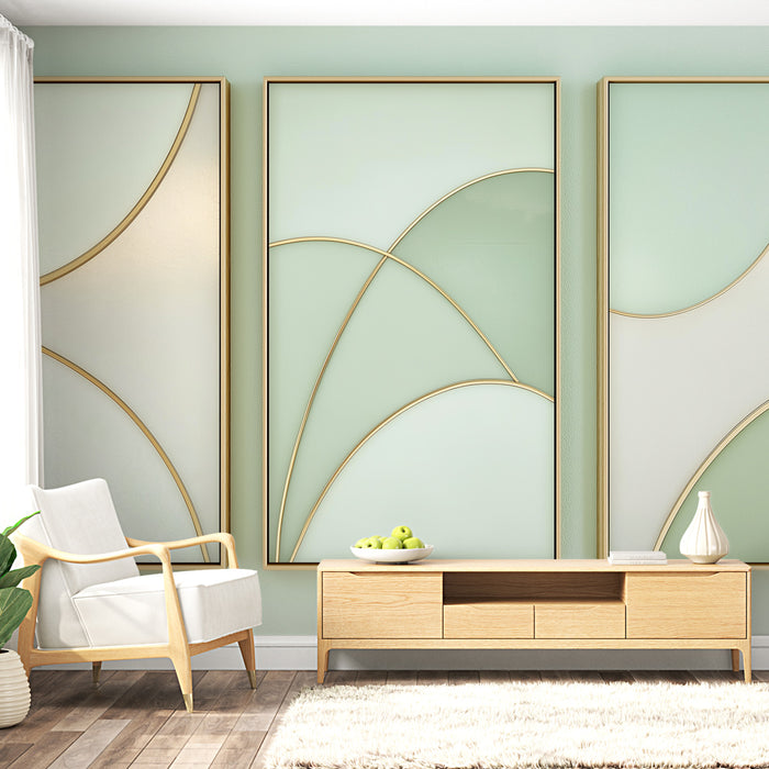 Une pièce lumineuse avec un papier peint aux motifs abstraits vert d'eau et dorés, créant une atmosphère moderne et apaisante.