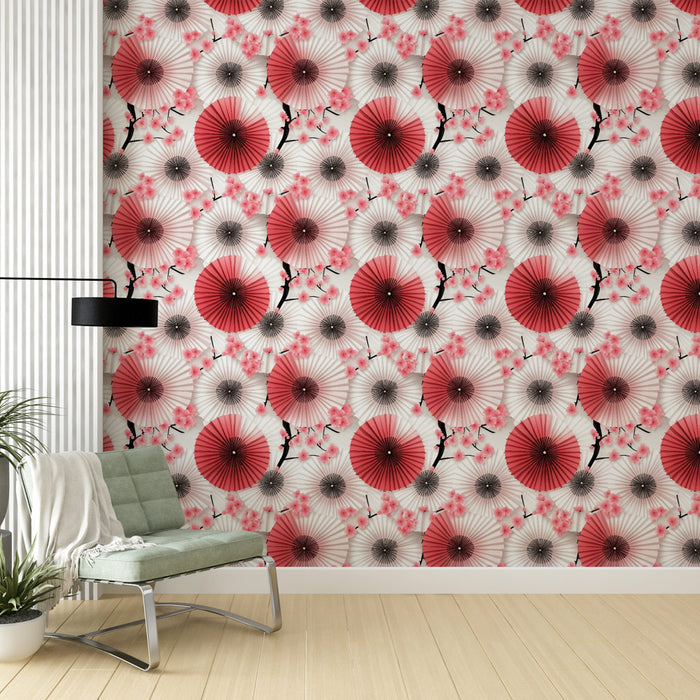 Un salon élégant avec un papier peint floral aux motifs de parasols rouges et noirs, agrémenté de fleurs roses sur fond clair, créant une ambiance artistique et chaleureuse.