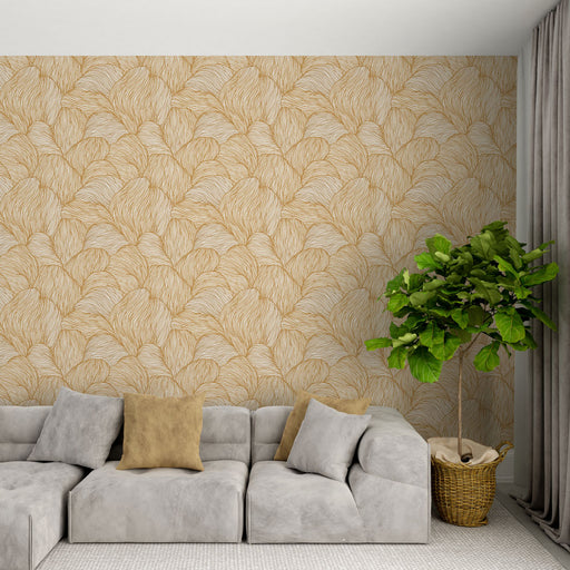 Un salon moderne avec un papier peint texturé aux motifs ondulés beige et doré, créant une ambiance chaleureuse et élégante.