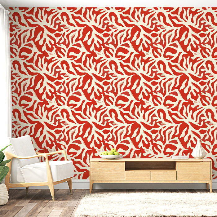 Un salon contemporain avec un papier peint aux motifs abstraits rouges et crème évoquant une ambiance dynamique et chaleureuse.