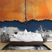 Papier peint mural géométrique avec motif abstrait aux teintes orange et bleu profond pour chambre moderne.